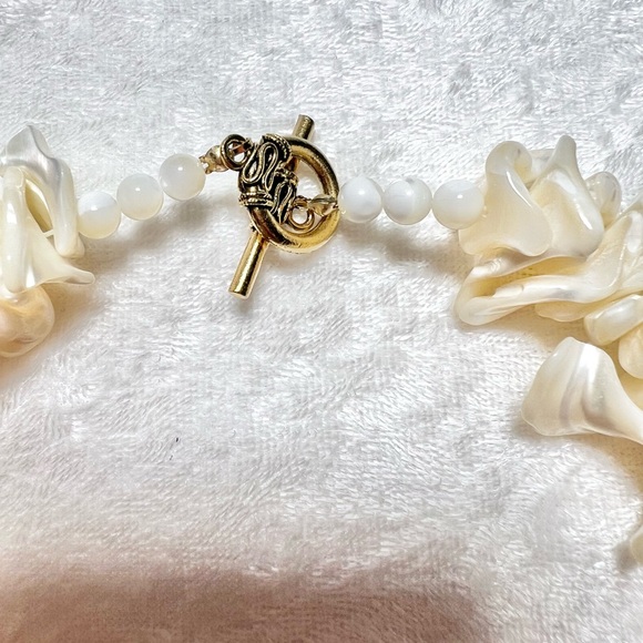 Mother of pearl MOP shell statement necklace, brooches, bracelet , earrings - Picture 10 of 16